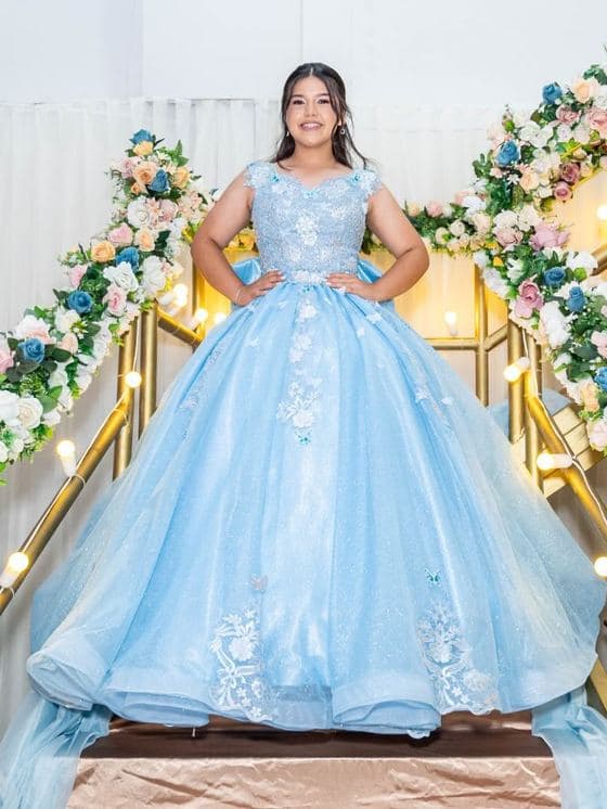 Vestido celeste bordado