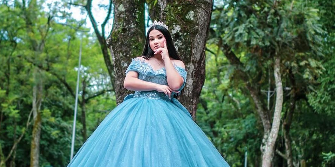 Vestido de 15 años celeste confeccionado en el atelier de Beatriz Sosa